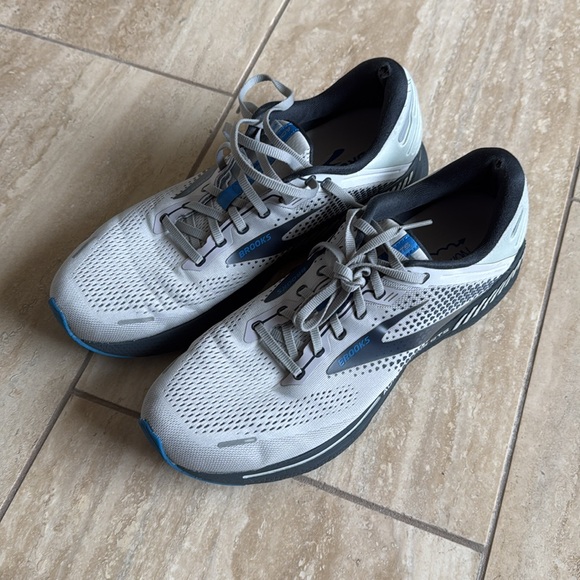 Brooks Adrenaline GTS 22 - Picture 2 of 9